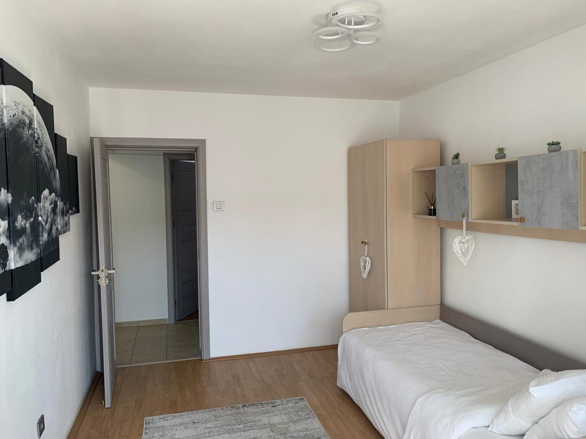 Victoriei Boulevard Private Braşov